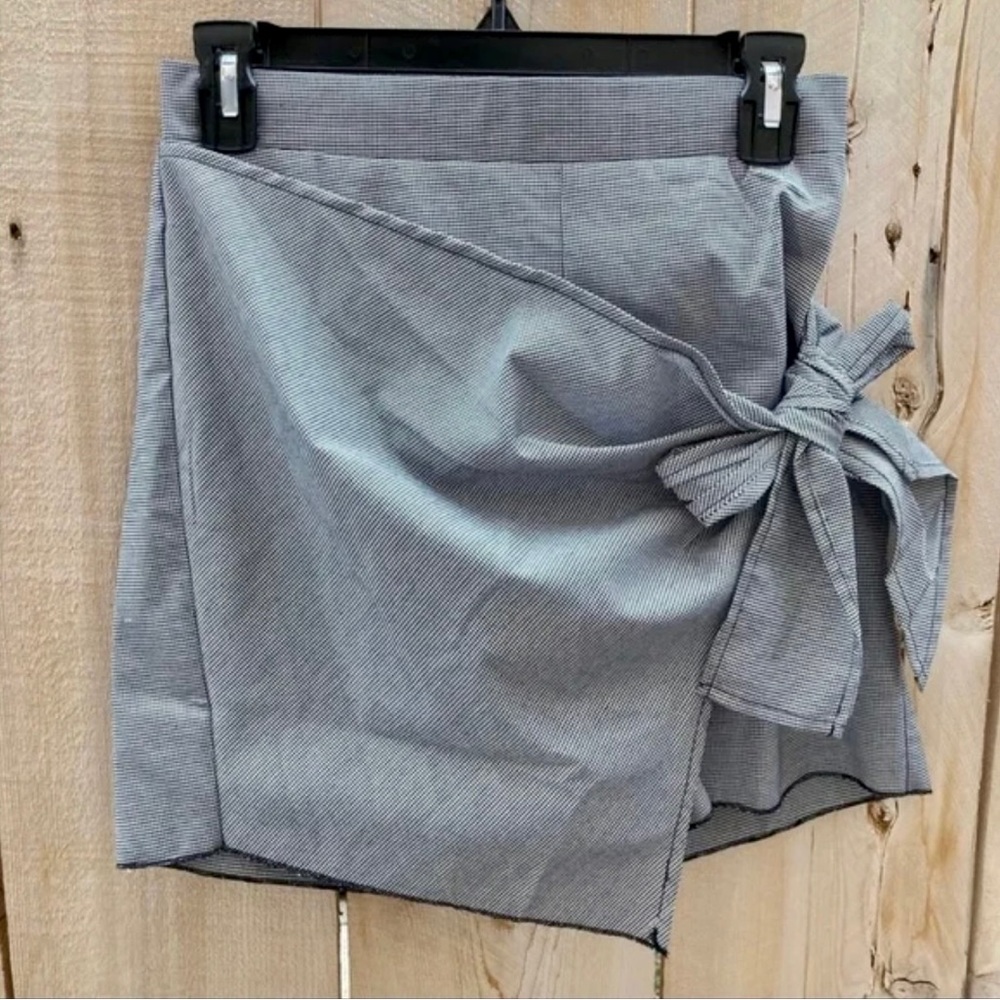 NWT Free People Movement Houndstooth Wrap Shorts - Small - Blk and White
